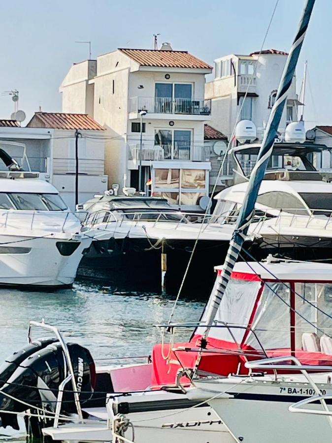 Appartement 80 M2,Port Rhodes D-2 Chambres, Terrasse Panoramique, Vue Sur Le Canal Principal D'艾姆布里亚布拉瓦 外观 照片